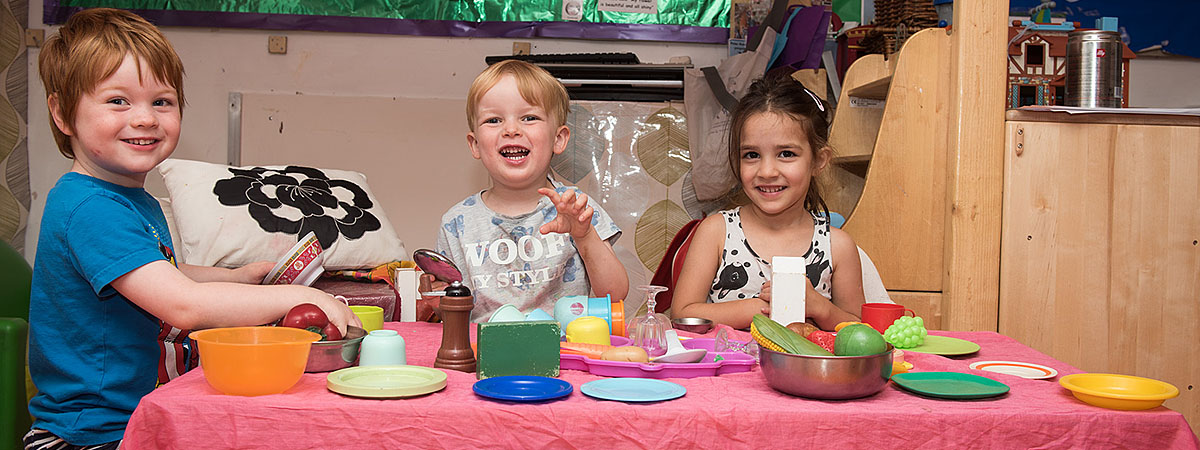 children eating at minihome nursery